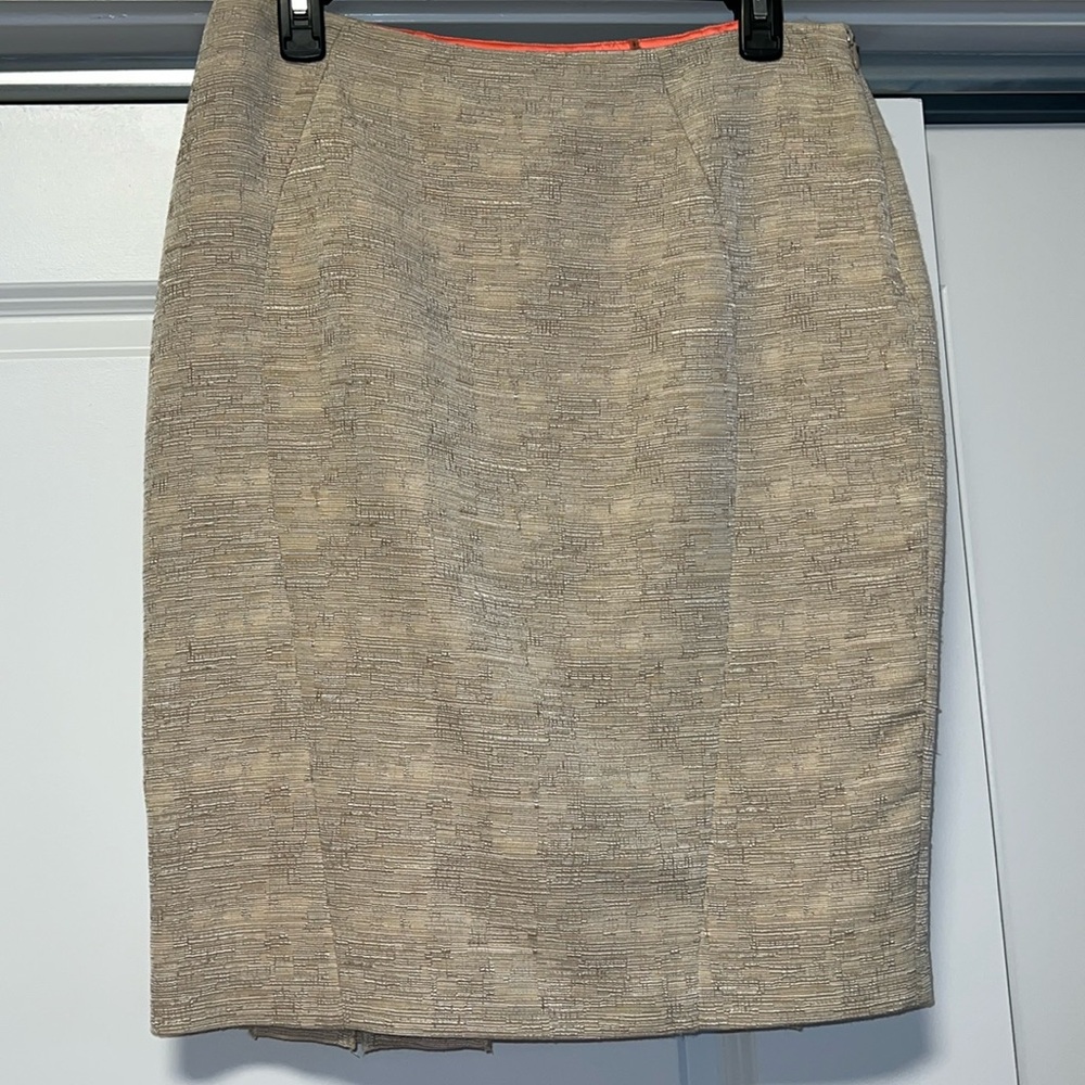 Elie Tahari Tan Skirt (dry cleaned)